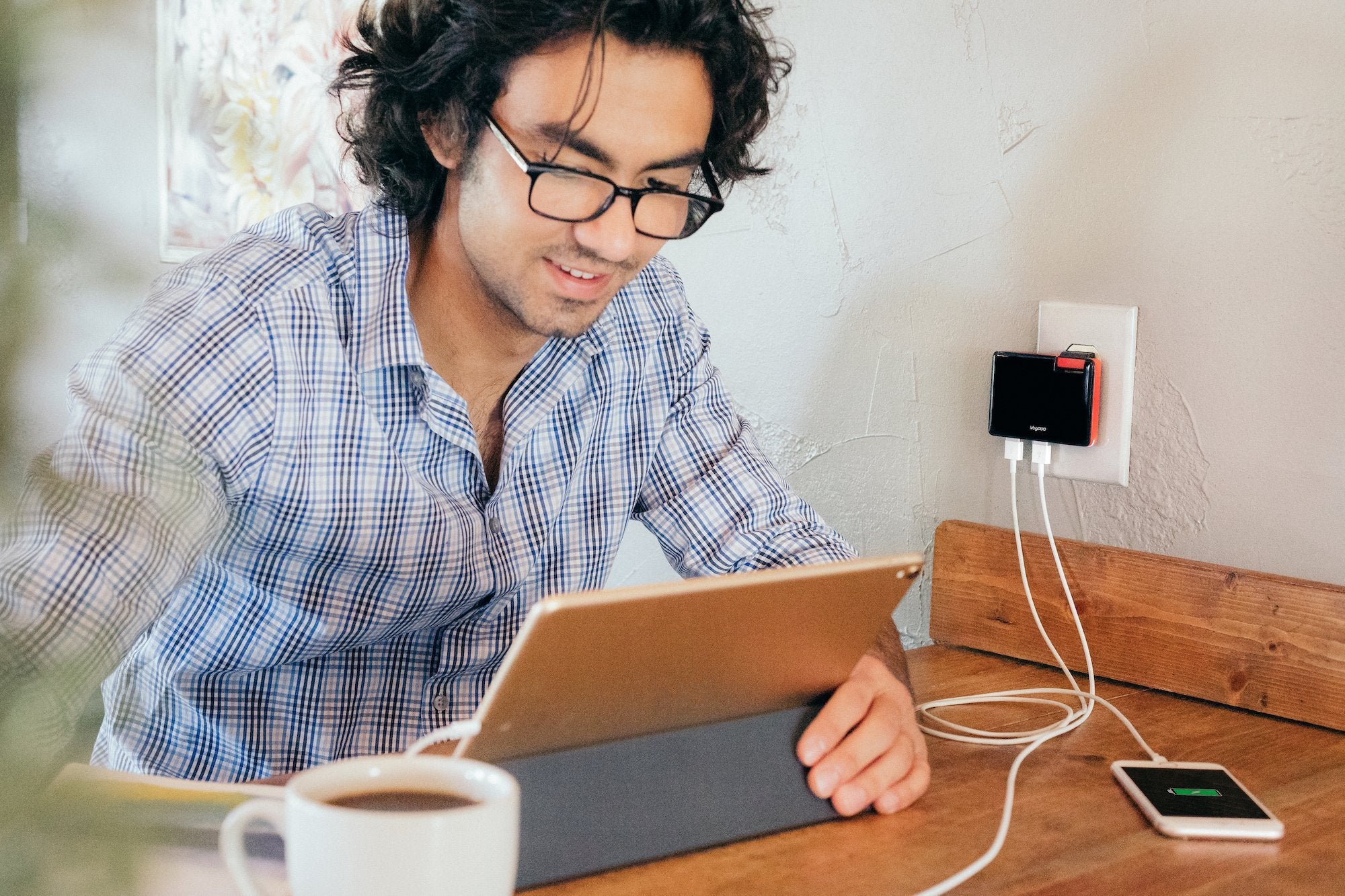 3 Reasons Why You Need to Upgrade Your USB Wall Charger Right Now - VogDUO