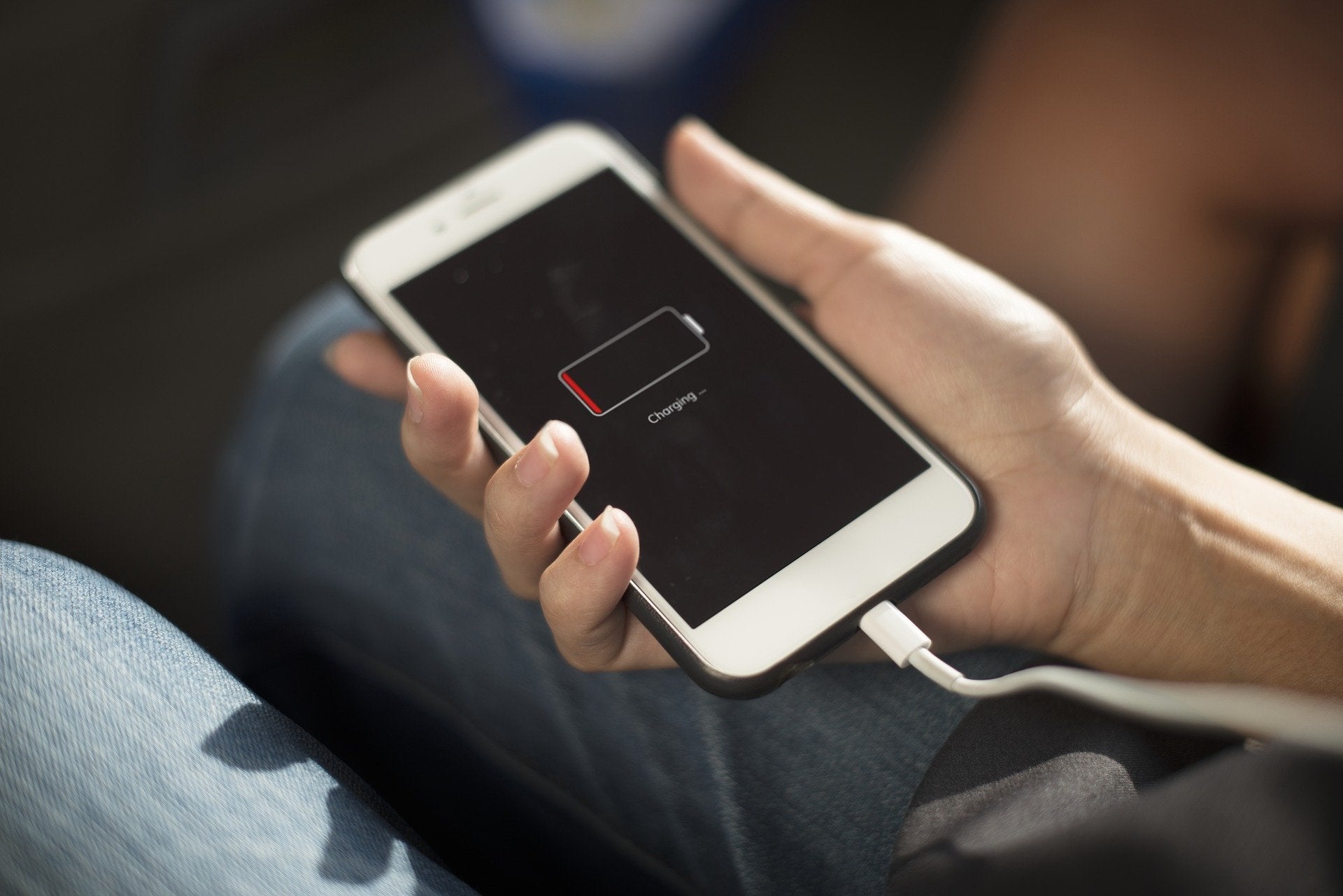 Top Hacks To Charge iPhone To Prolong The Battery Life - VogDUO